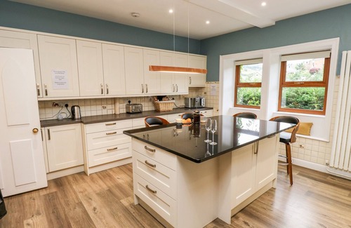 Holmfirth Cottage | THE OLD POST OFFICE - PET FRIENDLY GROUP STAYS IN HOLMFIRTH in Holmfirth