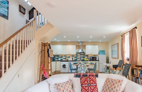 Waltham Cottage | The Old Schoolroom by Bloom Stays - sleeps 4 guests in 2 bedrooms