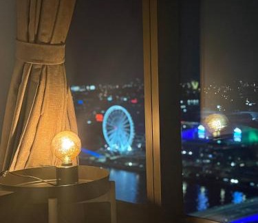 Brisbane Central Business District Apartment | The Only One - Riverfront Elegance, Free Carpark