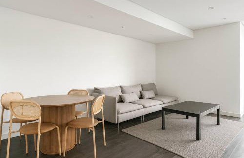 Brisbane Central Business District Apartment | The Only One - Riverfront Elegance, Free Carpark