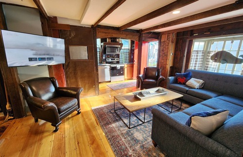 Rockport Apartment | The Orca – Modern Coastal Comfort Awaits