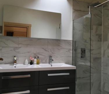 Hadleigh Cabin | The Orchard Bramble Lodge