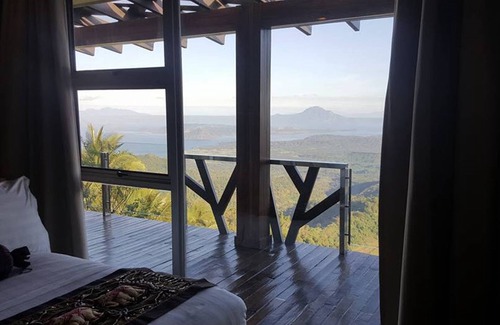 Laurel Bed & Breakfast | The Oriental Luxury Suites Tagaytay