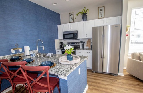 Oxford Cottage | The Oxford Tulip - 3 Bedroom Suites!