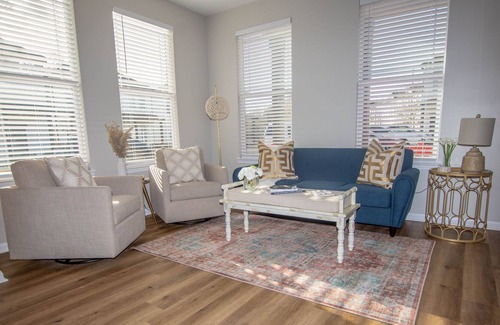 Oxford Cottage | The Oxford Tulip - 3 Bedroom Suites!