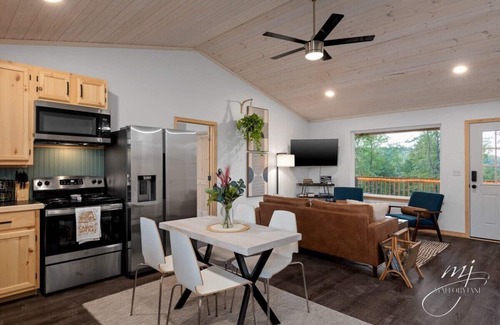 Jasper House | The OZ Oasis Cabin @ Buffalo River- Stunning Views