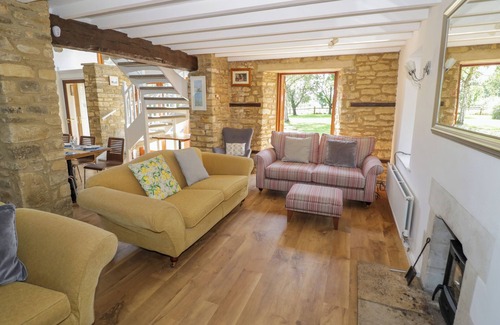 Witney Cottage | THE PADDOCK, pet friendly, character holiday cottage in Witney
