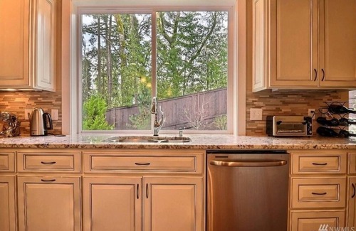 Lakewood Apartment | The Perfect Cozy, Convenient and Charming Room in University Place, WA