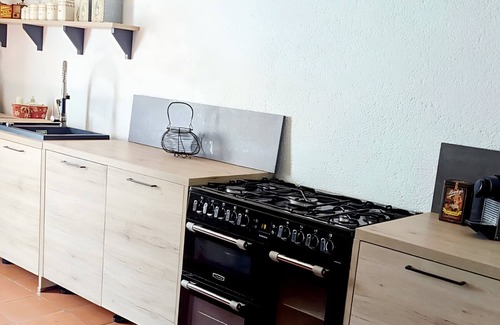 Giscos House | The perfect country home with billiards and jacuzzi!