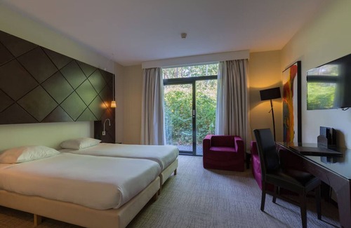 Leende Hotel | The Perfect Stay Along Your Route – Just Outside Eindhoven! Indoor Pool