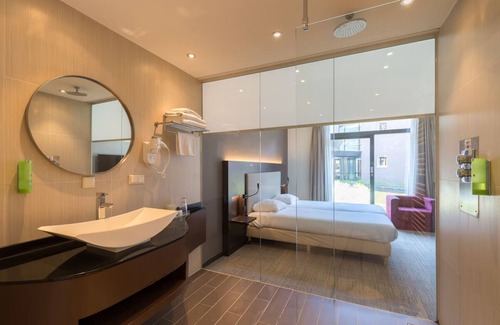 Leende Hotel | The Perfect Stay Along Your Route – Just Outside Eindhoven! Indoor Pool