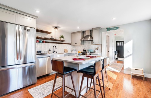 Norwich House | The Pines- Luxury Norwich home 5 miles to Dartmouth