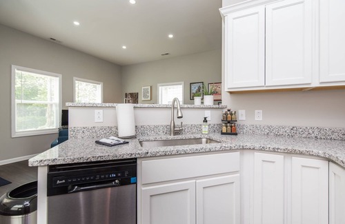 North Upper Street House | The Pink Pearl/5 Min to Rupp/Newly Remodeled