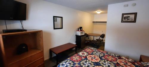 Salamatof Hotel | The Place Motel Bar