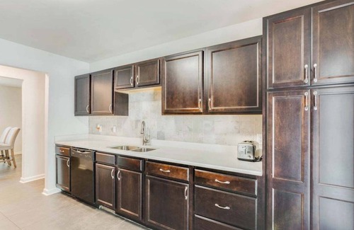 Conyers House | The Poolside 4BR Stylish Luxury Sanctuary