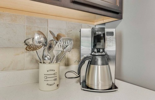 Conyers House | The Poolside 4BR Stylish Luxury Sanctuary