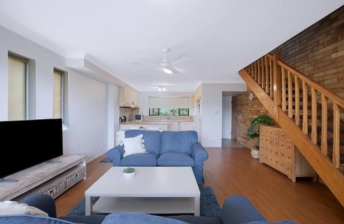 Auchenflower Apartment | The Poolside Perch - A Breezy Balcony Gem