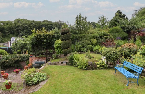 Dyserth Cottage | THE POPPY FIELDS ABODE, family friendly in Dyserth