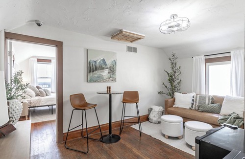 New Prague Apartment | The Poppy seed Inn -The Anna Suite