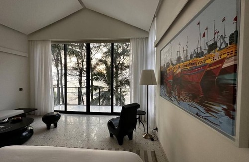 Gujjadi Hotel | The Postcard on the Arabian Sea