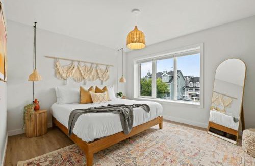 Sylvan Lake House | The Promenade I Patio and BBQ I Fire pit I Sleep 9