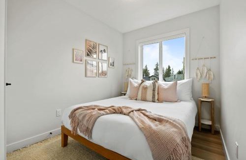 Sylvan Lake House | The Promenade I Patio and BBQ I Fire pit I Sleep 9