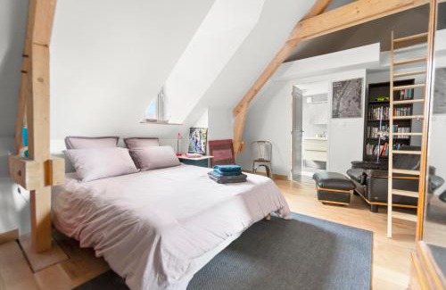 Beaune City Centre Bed & Breakfast | The Purple Courtyard