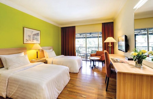 Paka Hotel | The Qamar Paka