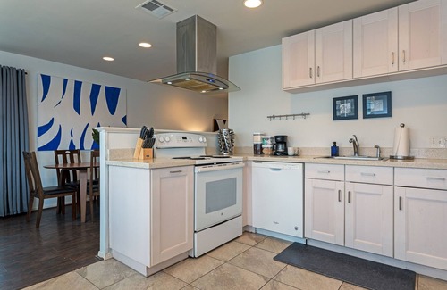 Greenway Plaza-Upper Kirby Apartment | The Queen Endgame A! Galleria, Medical Center, 2BR+1 ⭐️⭐️⭐️⭐️⭐️