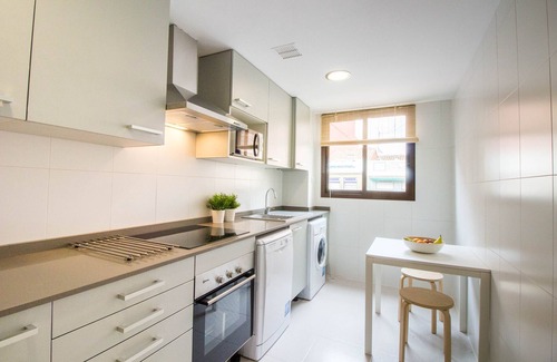 El Cabanyal Apartment | "The QUEEN" New, fancy and relaxing. Beach & WIFI