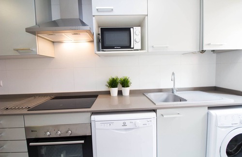 El Cabanyal Apartment | "The QUEEN" New, fancy and relaxing. Beach & WIFI