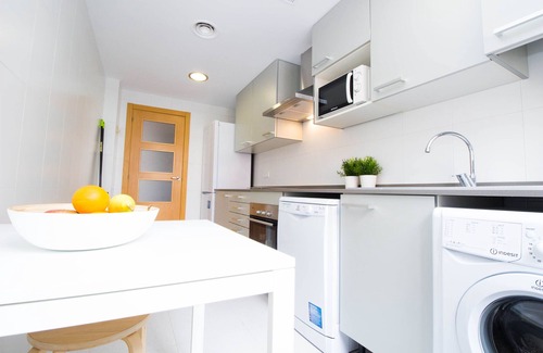 El Cabanyal Apartment | "The QUEEN" New, fancy and relaxing. Beach & WIFI