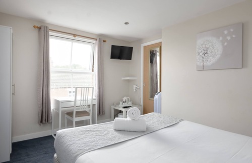 Desborough Hotel | The R Inn Hotel