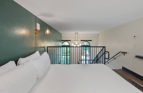 Montrose Hotel | The Rathbone Hotel