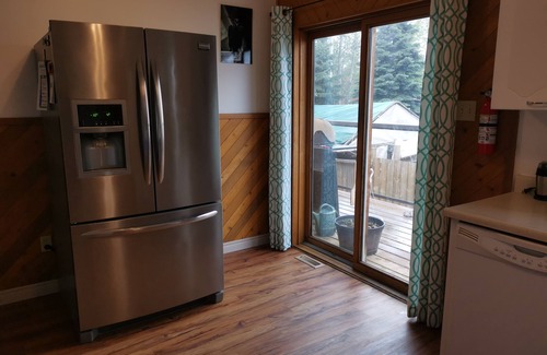 Tumbler Ridge House | The Raven's Roost - Your Adventure Basecamp