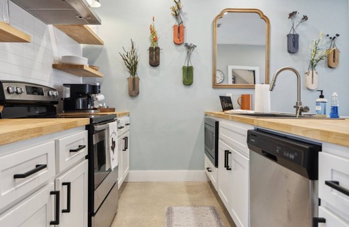 Downtown House | The Retreat - 1BR/1.5BA 1 Block Downtown Bryan