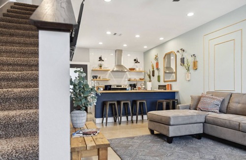 Downtown House | The Retreat - 1BR/1.5BA 1 Block Downtown Bryan