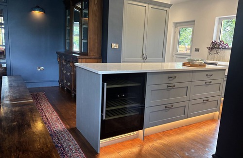 Pumpsaint House | THE RETREAT AT GLANRANNELL PARK HOUSE, family friendly in Llansawel