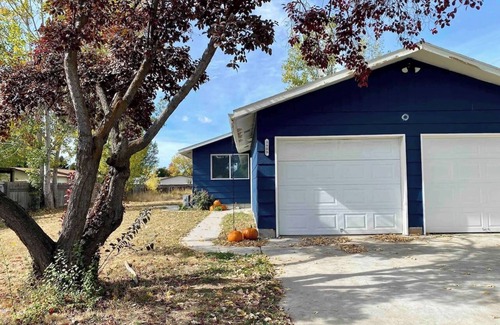West Valley House | The Retro - vintage inspired duplex unit
