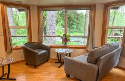 Leaburg House | The River House with Deck, on McKenzie River!