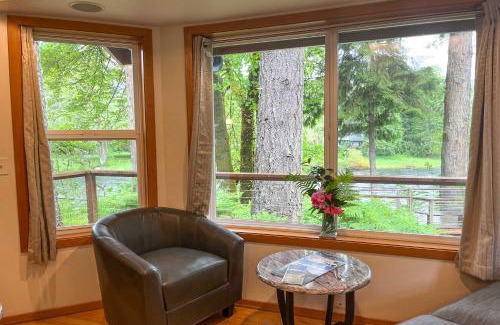 Leaburg House | The River House with Deck, on McKenzie River!