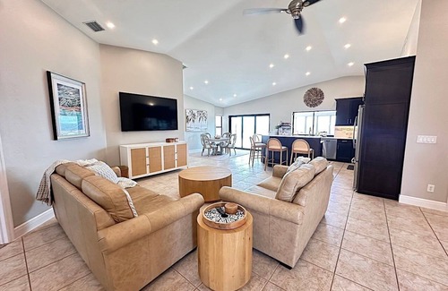 Caloosahatchee House | The River View 1008 - SE Cape Coral Riverfront Luxury Pool Home Pool Table and more