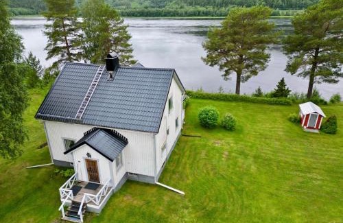 Undrom House | The Riverside