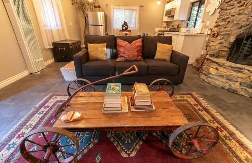 Idyllwild Cabin | The Rockhouse/Green Door at 11 Chimneys