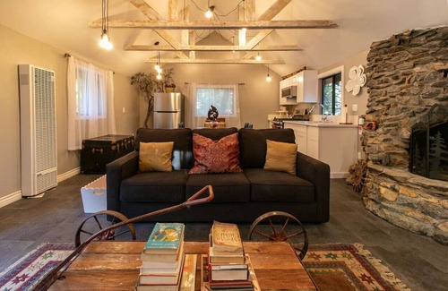 Idyllwild Cabin | The Rockhouse/Green Door at 11 Chimneys