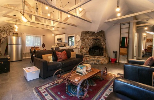 Idyllwild Cabin | The Rockhouse/Green Door at 11 Chimneys