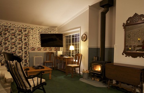 Julian Cottage | "The Romantic Mountain Getaway" - Includes Breakfast! Our own Farm Fresh Eggs!
