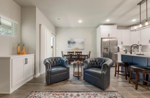 Broken Arrow House | The Rose Retreat - Walk to the Broken Arrow Rose District