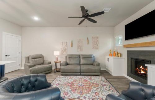 Broken Arrow House | The Rose Retreat - Walk to the Broken Arrow Rose District