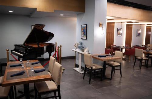 Roslyn Hotel | The Roslyn, Tapestry Collection by Hilton